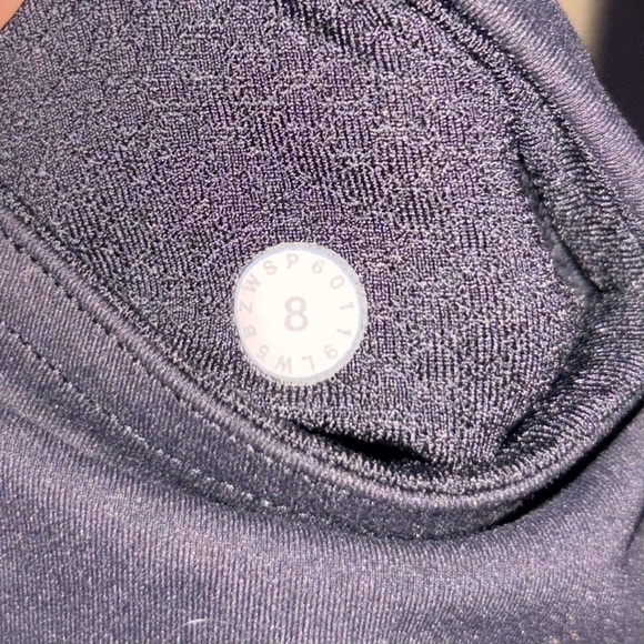 Lululemon Activewear Bundle – Size 8 + JUNK Headband - Picture 14 of 14